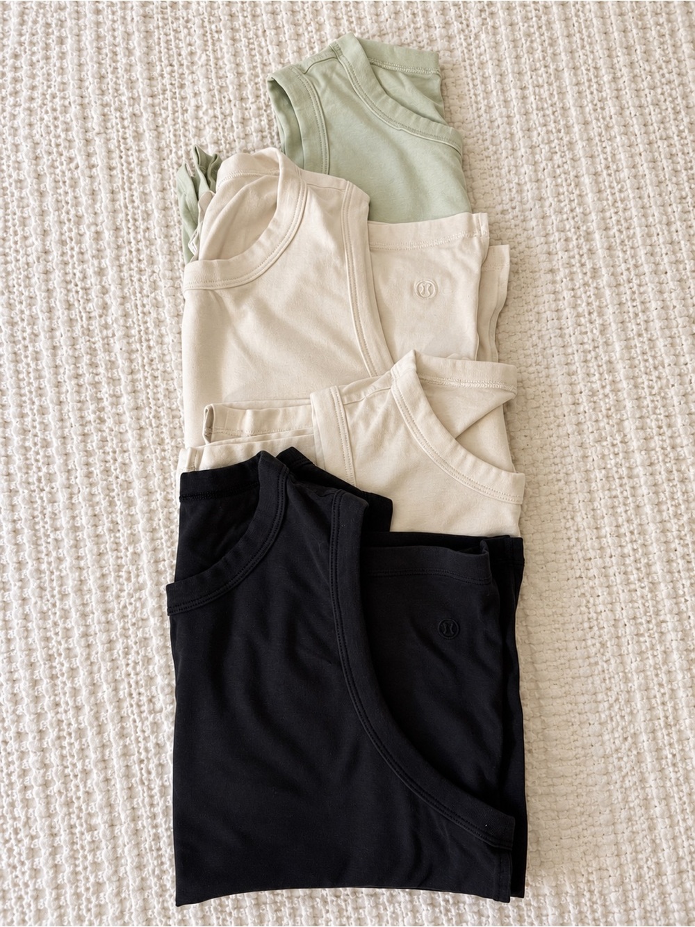 Lot of 4 Lululemon size 2 women’s tanks